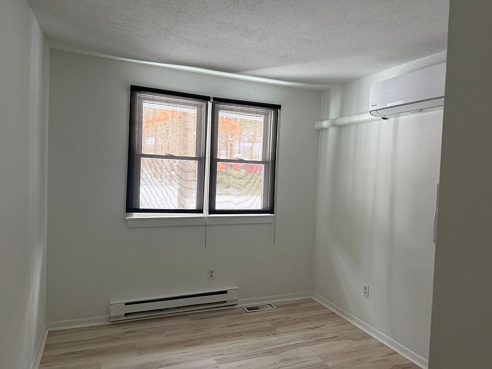 1st image of 237 Grantwood Dr #4