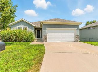 21709 N Ridge Ct, Peculiar, MO 64078