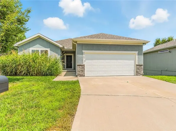 21709 N Ridge Ct, Peculiar, MO 64078