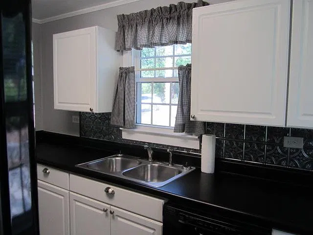 2 bed, 1100 sqft, $1,300 — Photo 2