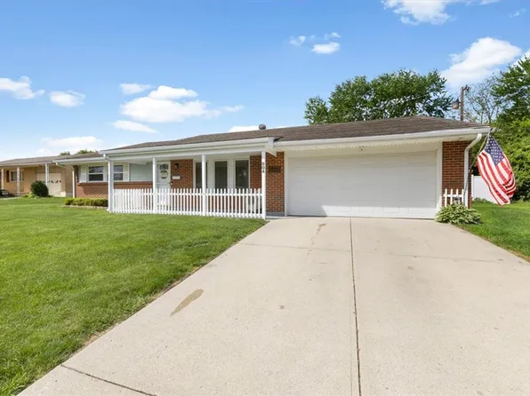 804 Treherne Ln, Englewood, OH 45322