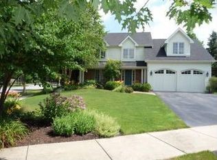 1045 Williamsburg St, Westmont, IL