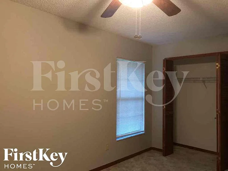 742 Eunice St — Photo 11