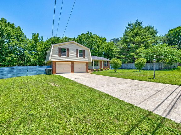3rd image of 204 Clearlake Dr W