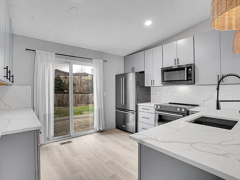 8065 Eagleview Dr — Photo 10