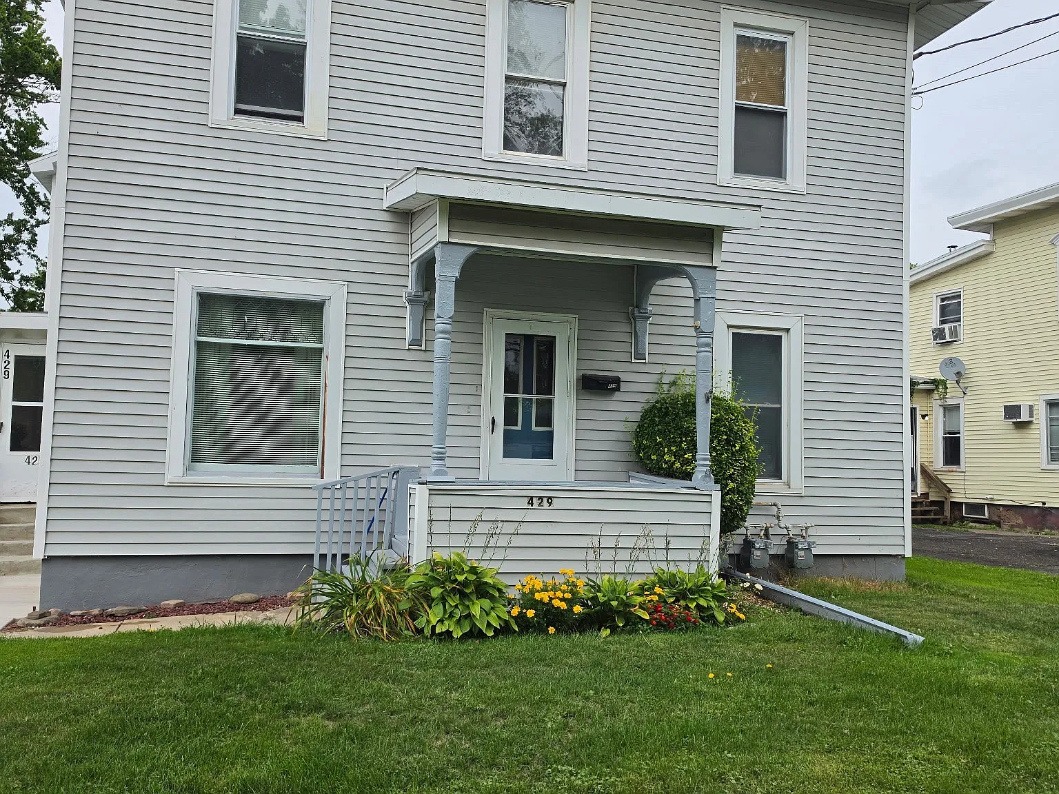 2 bed, 1000 sqft, $1,200 — Photo 1