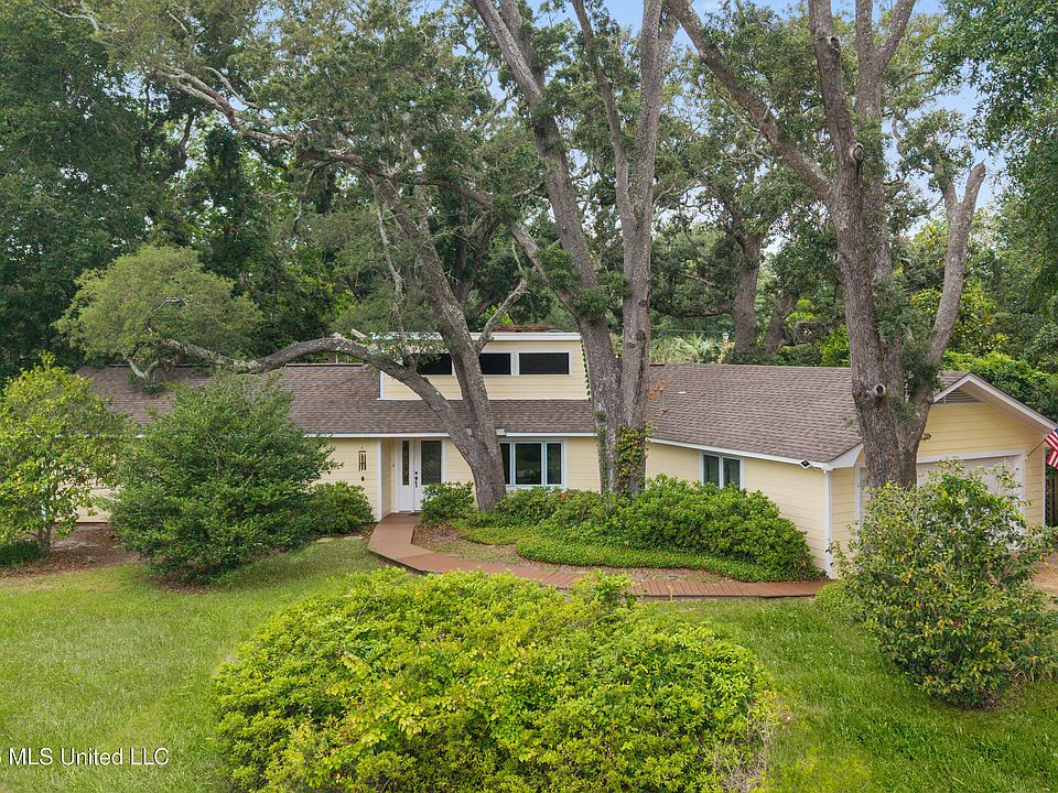 1st image of 124 Shadow Lawn Ave