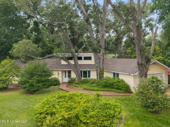 124 Shadow Lawn Ave, Pass Christian, MS 39571