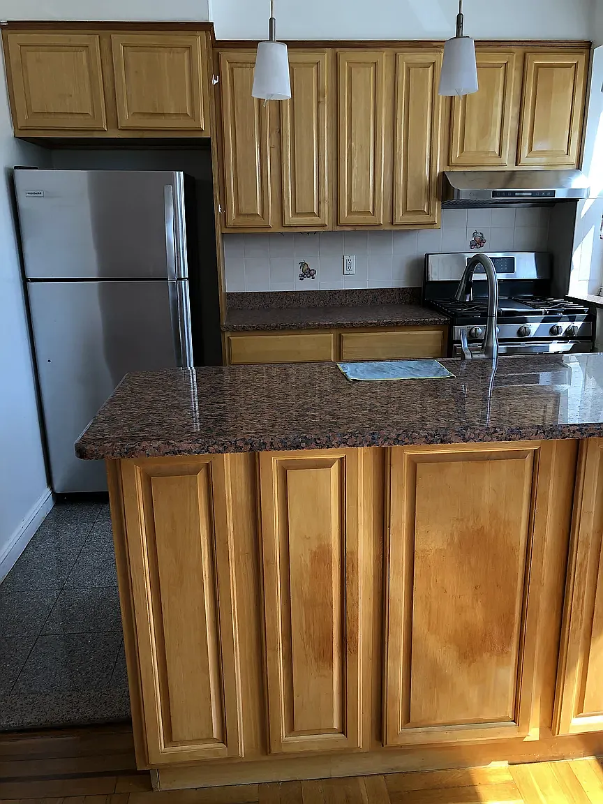 876 East 12th Street — Photo 3