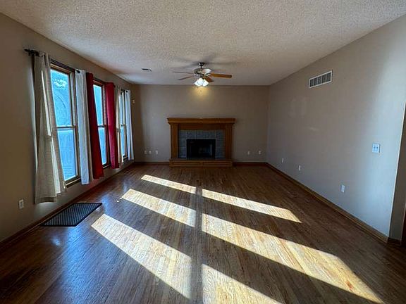 3rd image of 13853 W 123rd St