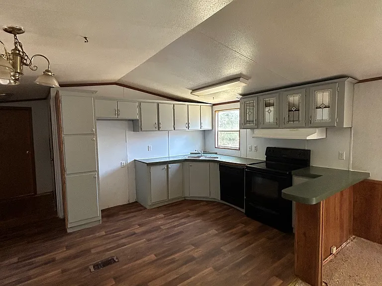 100 Oxford Cir #409 — Photo 7