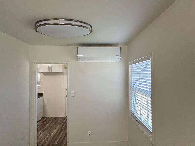 1301 W 1st St — Photo 17