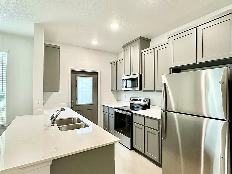 2321 Ocean Ave #B — Photo 5
