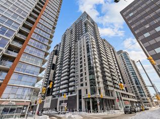 180 George St #PENTHOUSE 202, Ottawa, ON K1N 9M2