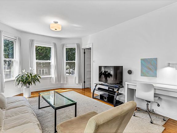 2nd image of 6129 N Paulina St #2