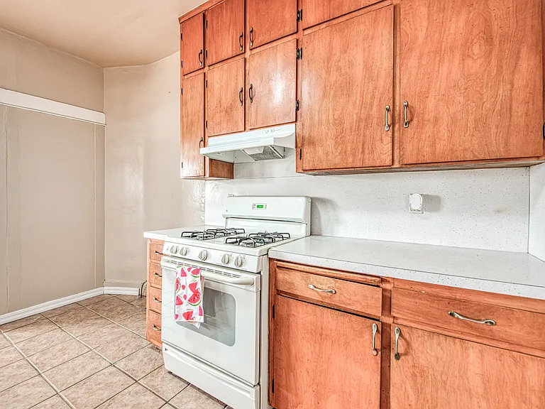 2434 Yerba St — Photo 22