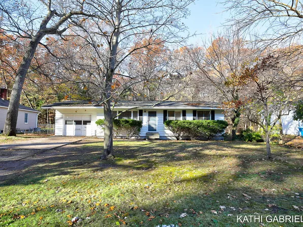 14653 154th Ave, Grand Haven, MI 49417