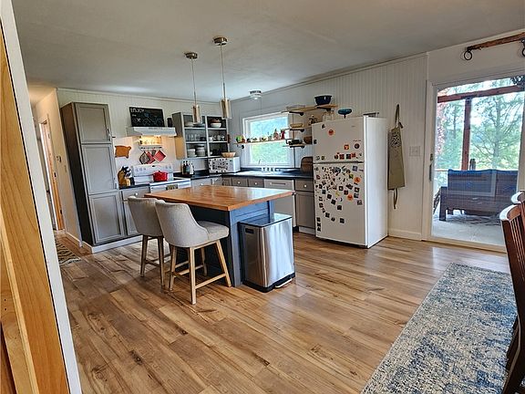 5th image of 2245 18 3/4 Avenue