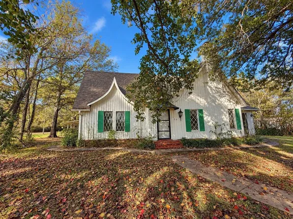 100 Smith St, Naples, TX 75568