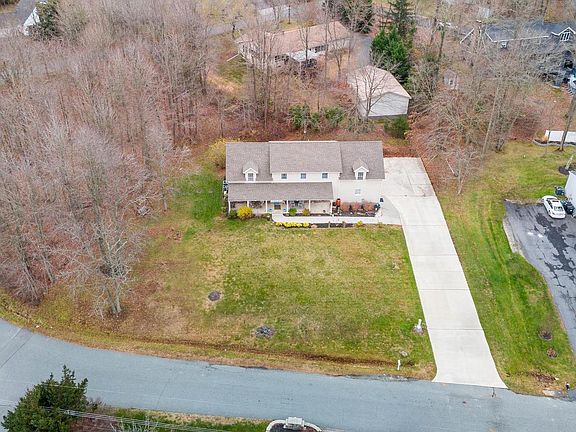 5th image of 32 Susquehannock Blvd