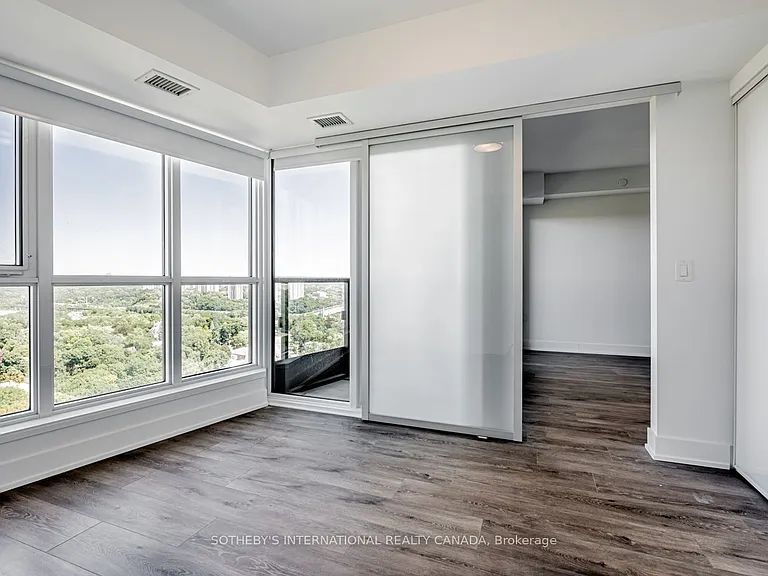 585 Bloor St E #2124 — Photo 10