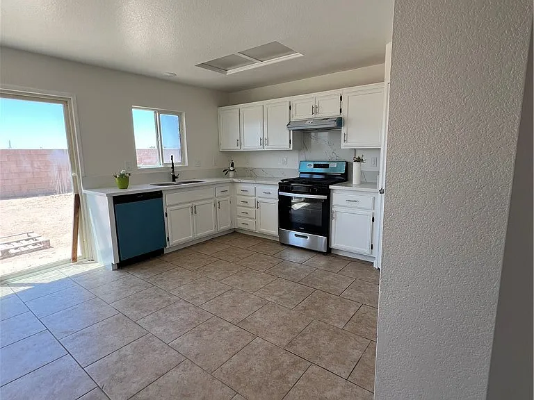 14914 Binford Ave — Photo 3