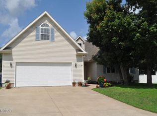 2032 Bluejay Dr, Webb City, MO 64870