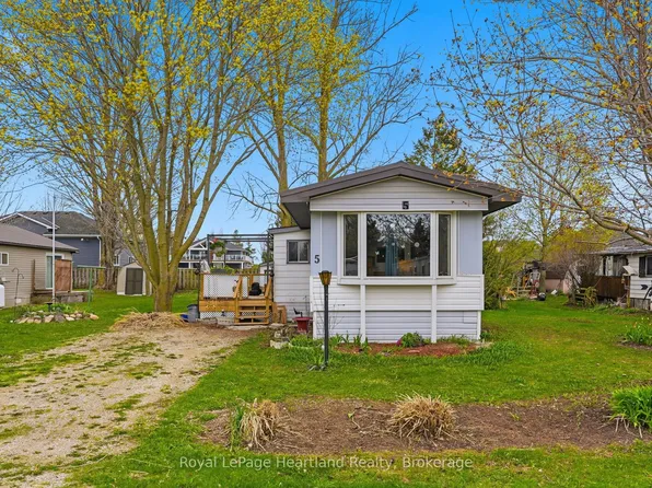 5 Trailer Park Rd, Minto, ON N0G 2P0