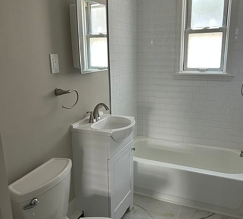 4th image of 110 W Crocus Rd #2
