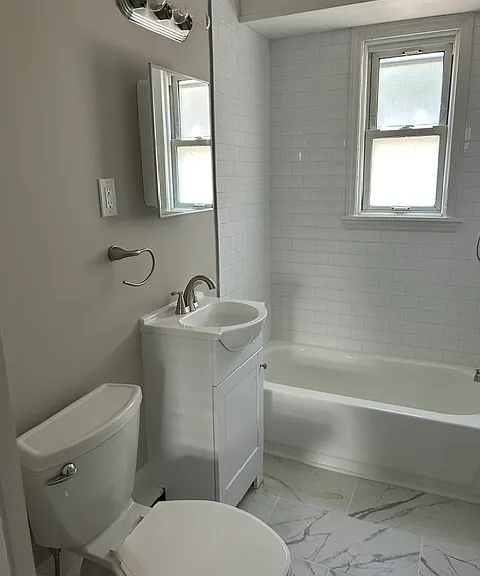 110 W Crocus Rd #2 — Photo 4
