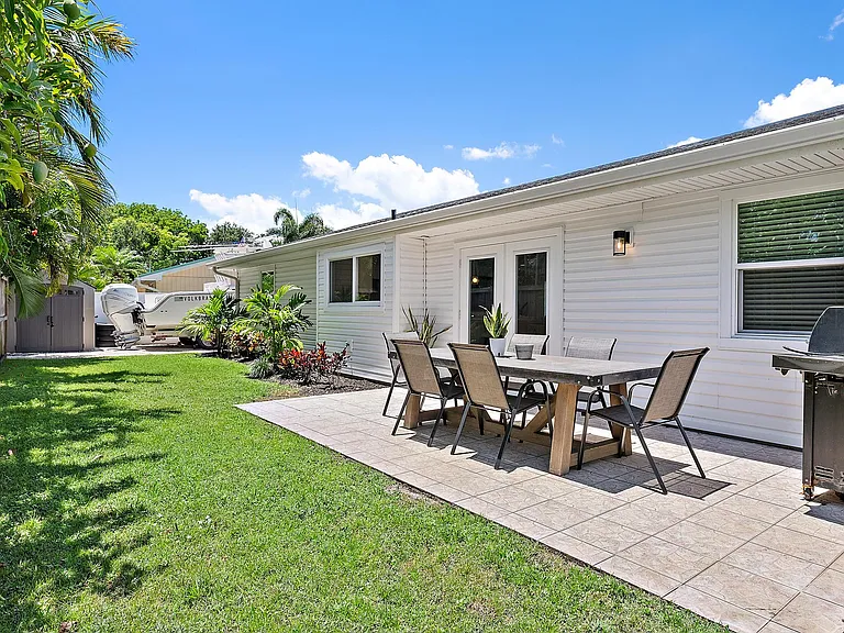 131 W Norfolk Rd — Photo 26