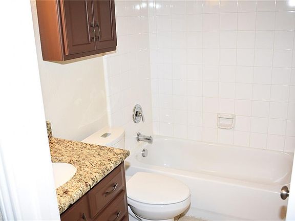 5th image of 2388 Morningside Dr
