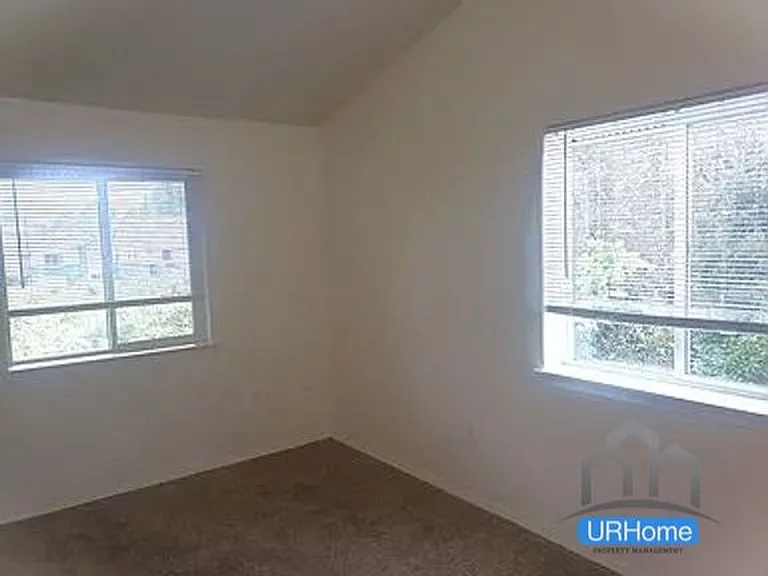 120 SE 143rd Ave — Photo 35