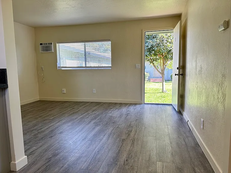 763 Hayes Ave #11 — Photo 9