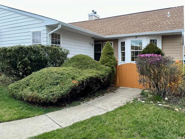 27 Theodore Drive #27, Coram, NY 11727