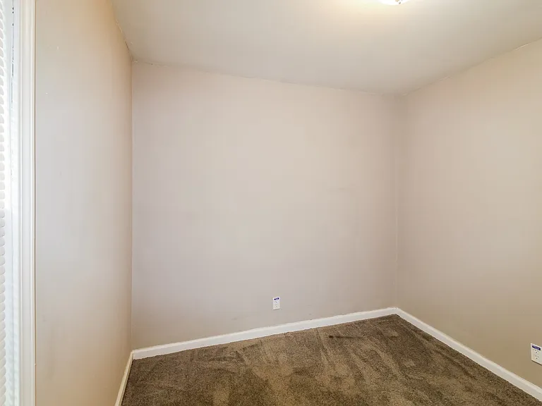 1821650_027_bedroom_13619600.jpg