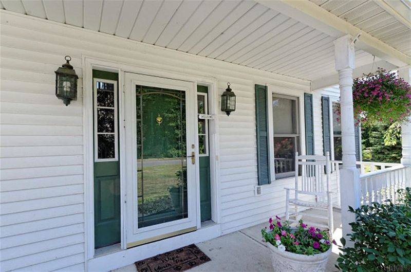 3rd image of 106 DRAHOS Drive