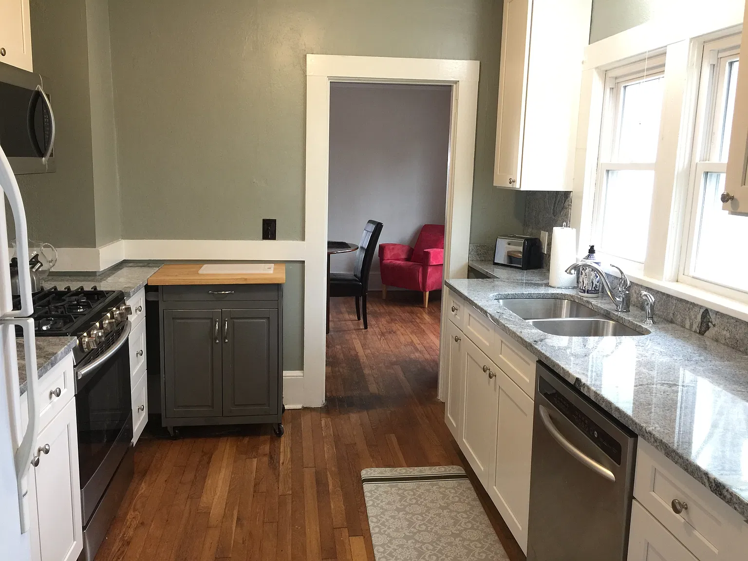 3 bed, 1326 sqft, $2,800 — Photo 3