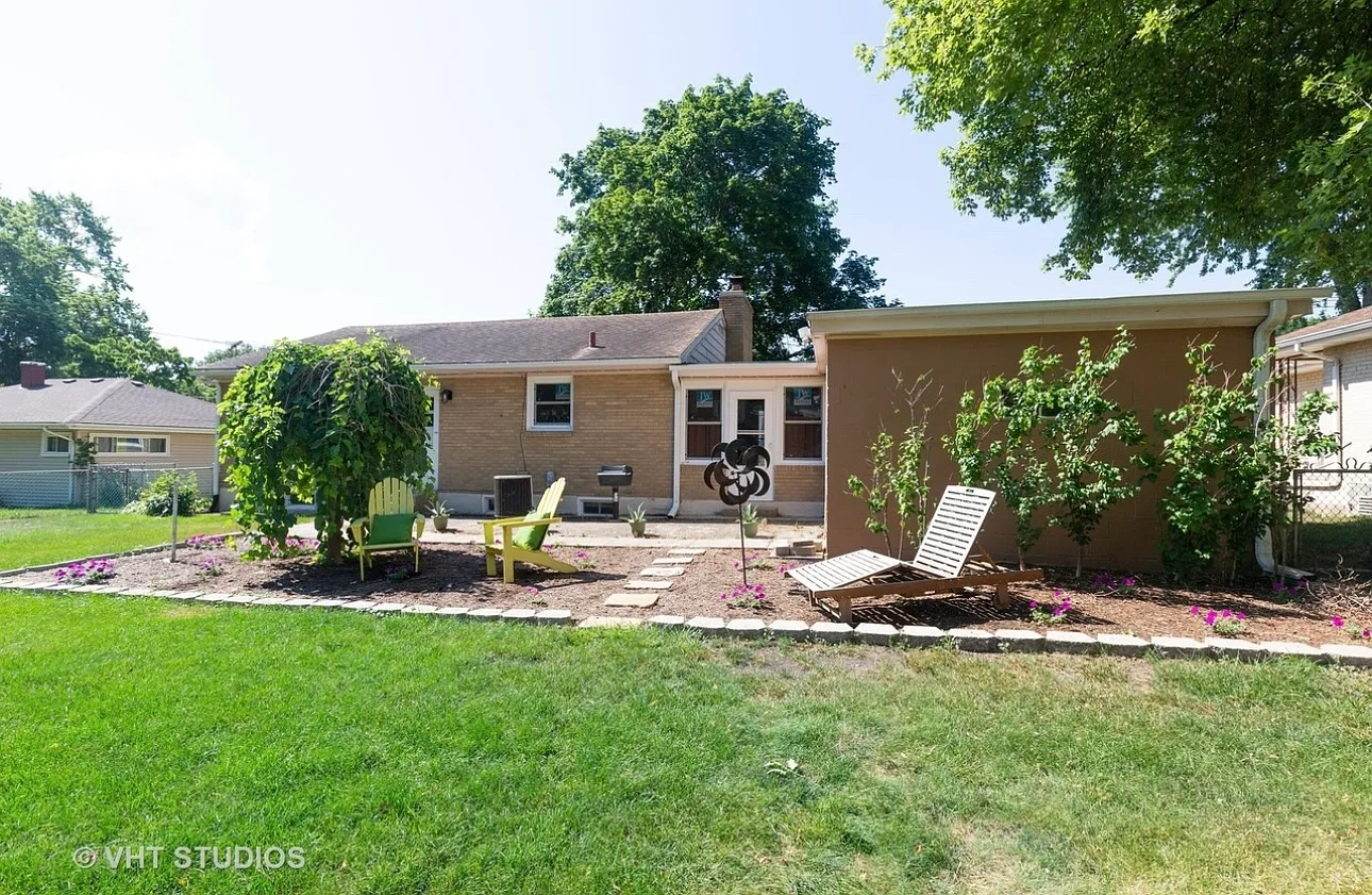 2 bed, 1051 sqft, $1,400 — Photo 3