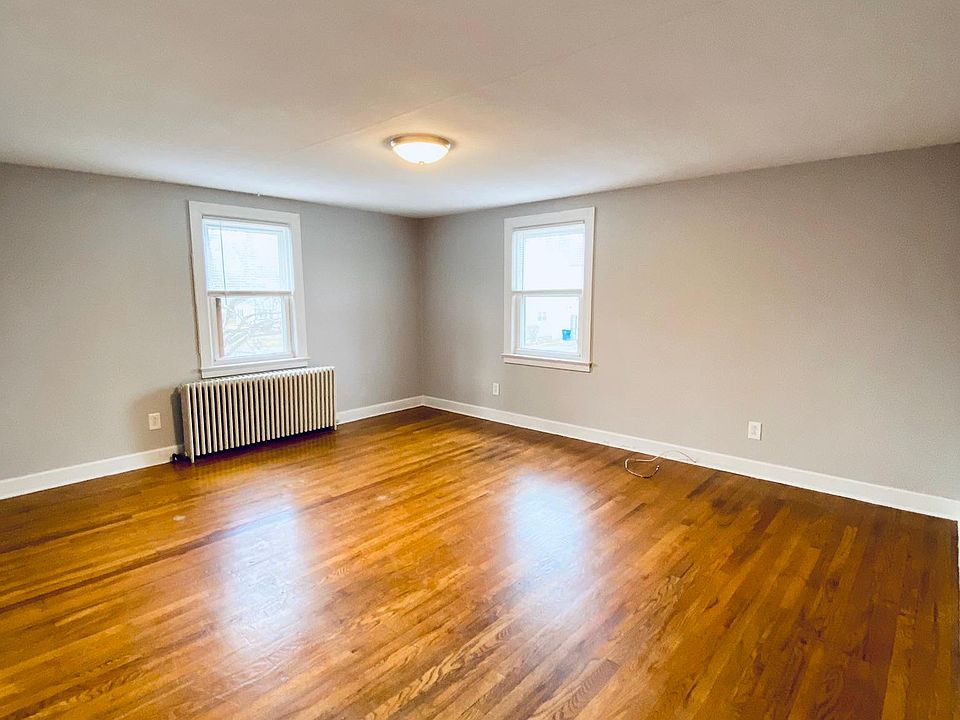 95 Perry St Unionville CT Zillow