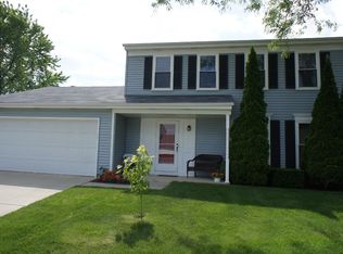 838 Huron Ct, Carol Stream, IL 60188