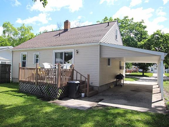 3rd image of 210 Hall St