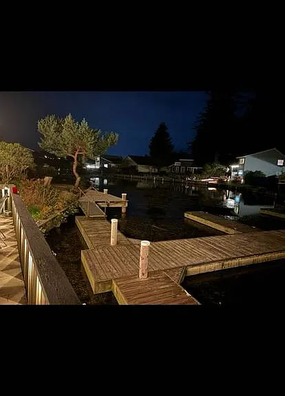 1253 NE East Lagoon Dr — Photo 2