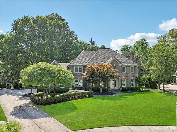 2nd image of 2520 Interlachen Ln