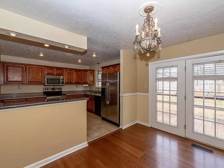 2620 Lesa Ln — Photo 4