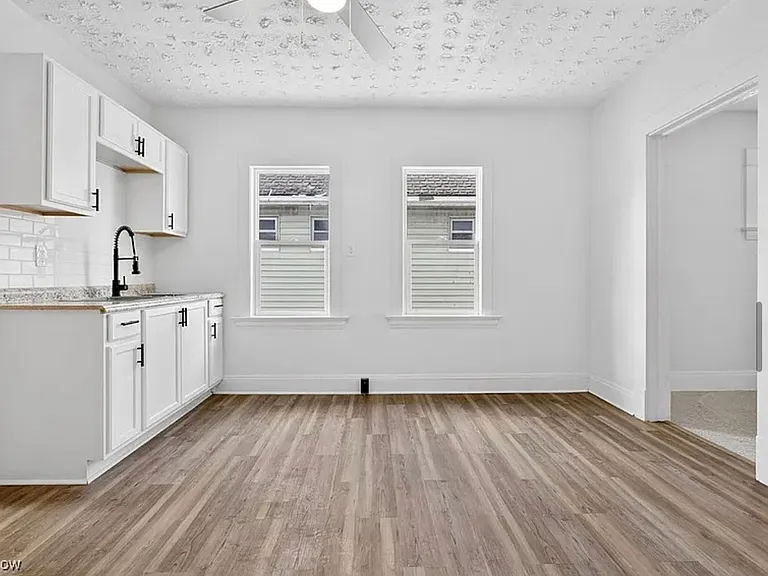 9418 Parkview Ave — Photo 7