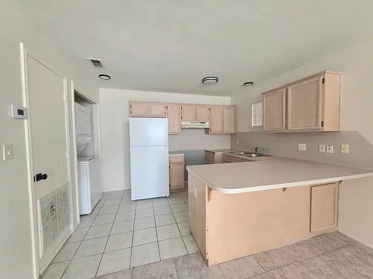 1804 Oasis Dr #303 — Photo 3