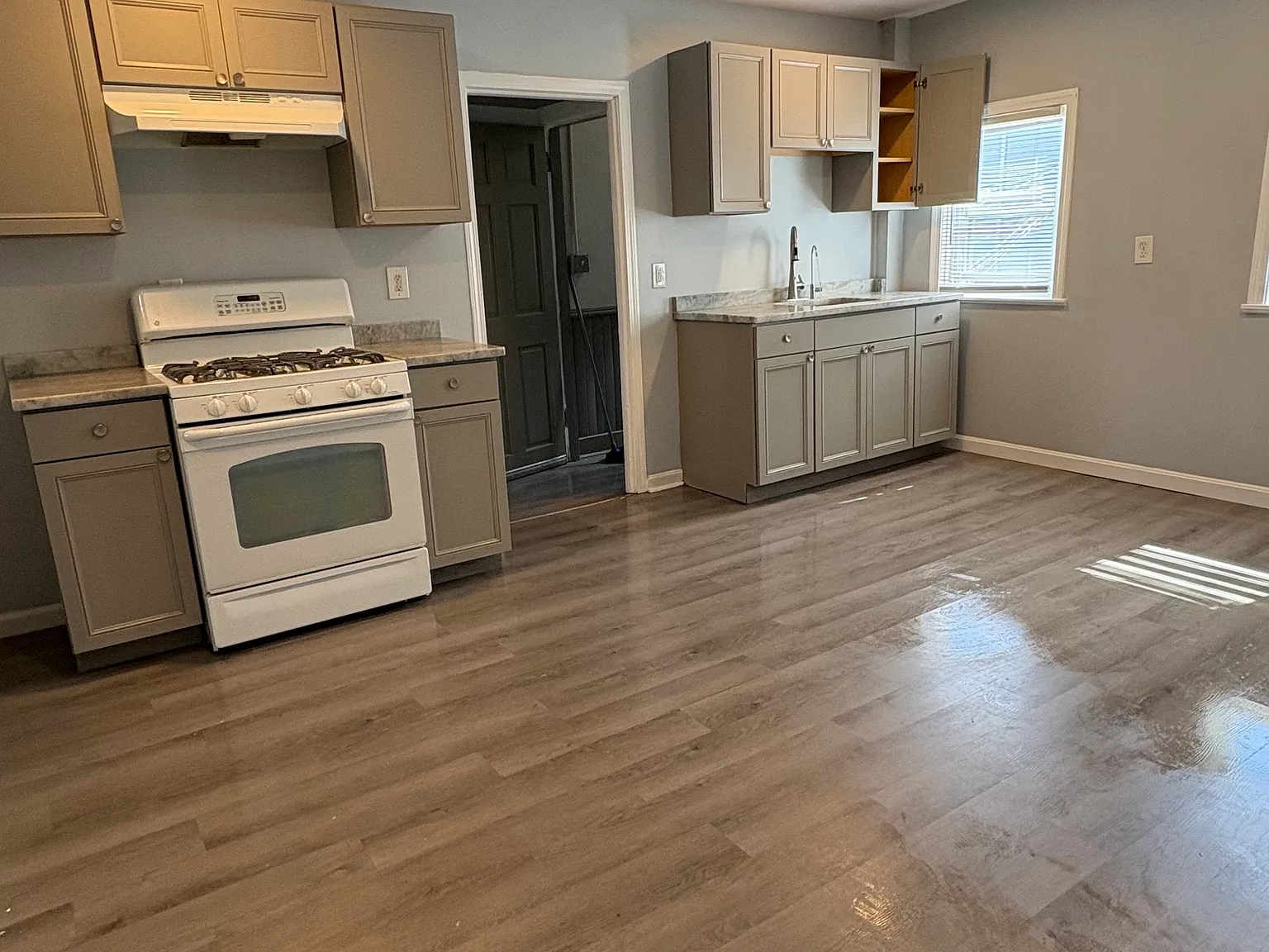 2 bed, $1,650 — Photo 4