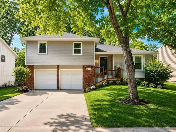 15125 S Locust St, Olathe, KS 66062