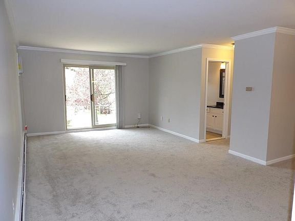 5th image of 1870 Axtell Dr APT 8